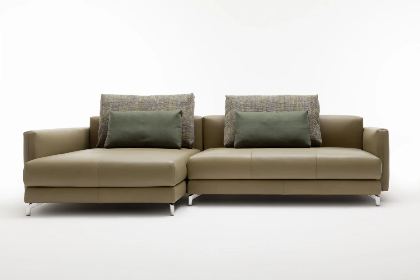 Sofa z szezlongiem Rolf Benz NUVOLA w skórze naturalnej