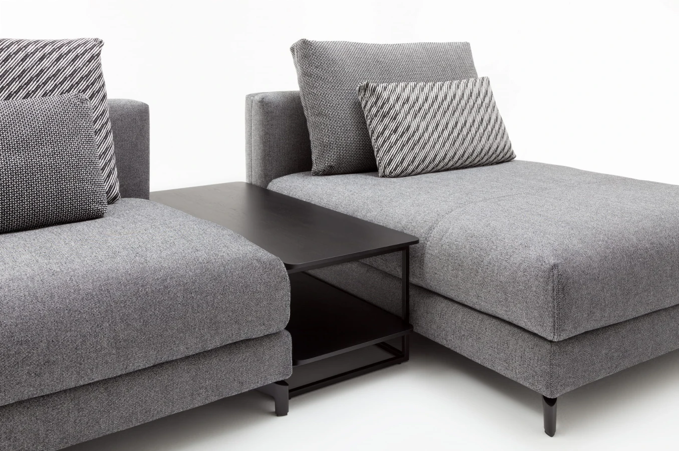 Sofa modułowa Rolf Benz NUVOLA | elementy połączone za pomocą stolika Rolf Benz 987