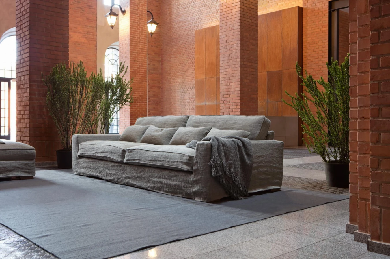 NEW_YORK_interior_4seater_footstool_linenL616_006_grain_3.jpg