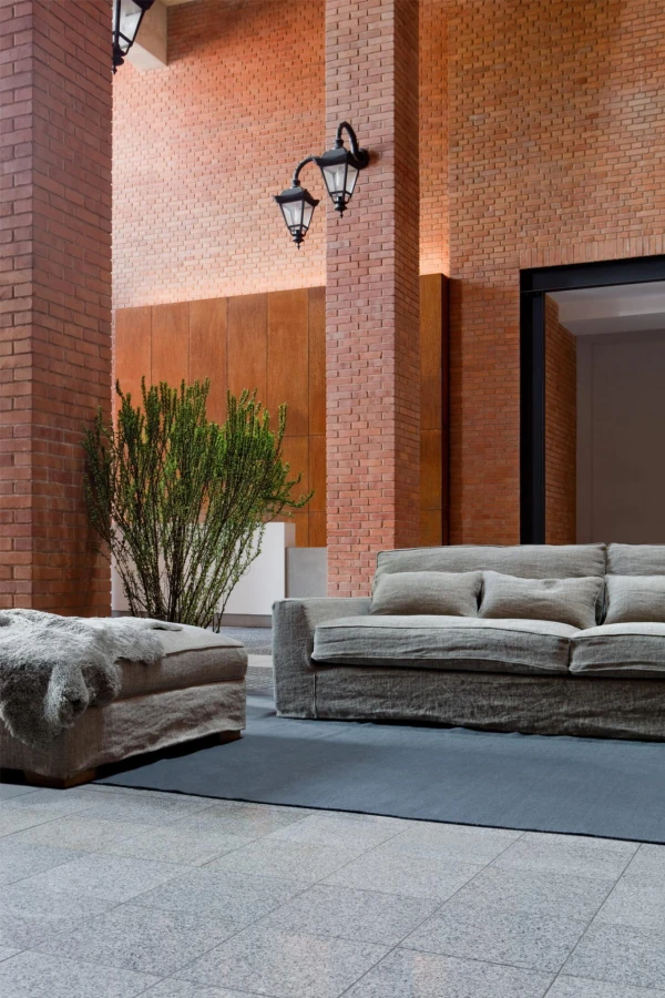 NEW_YORK_interior_4seater_footstool_linenL616_006_grain_4.jpg