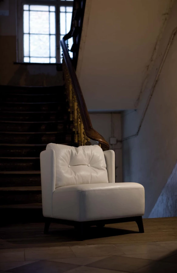 ALMA_arrangement_armchair_buttons_matrix_white_3.jpg