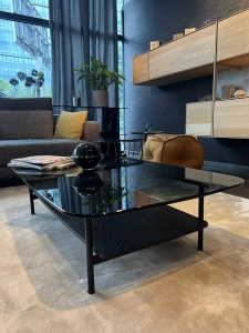 Stolik Rolf Benz 8870 z blatem szklanym i drewnianym w kolorze czarnym