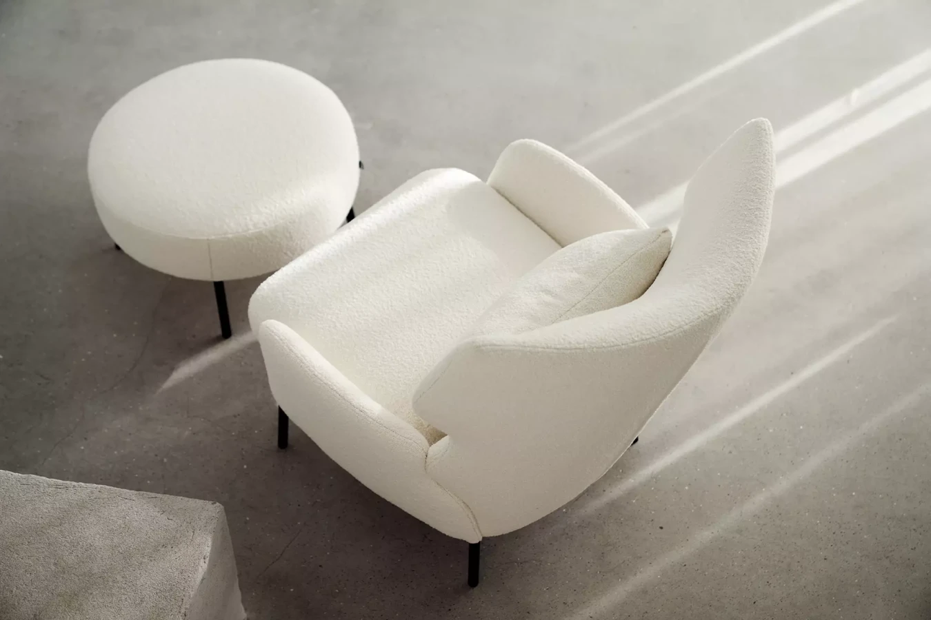 ALEX_interior_armchair_footstool_willow_1_off-white_3_domatoria_katowice.webp