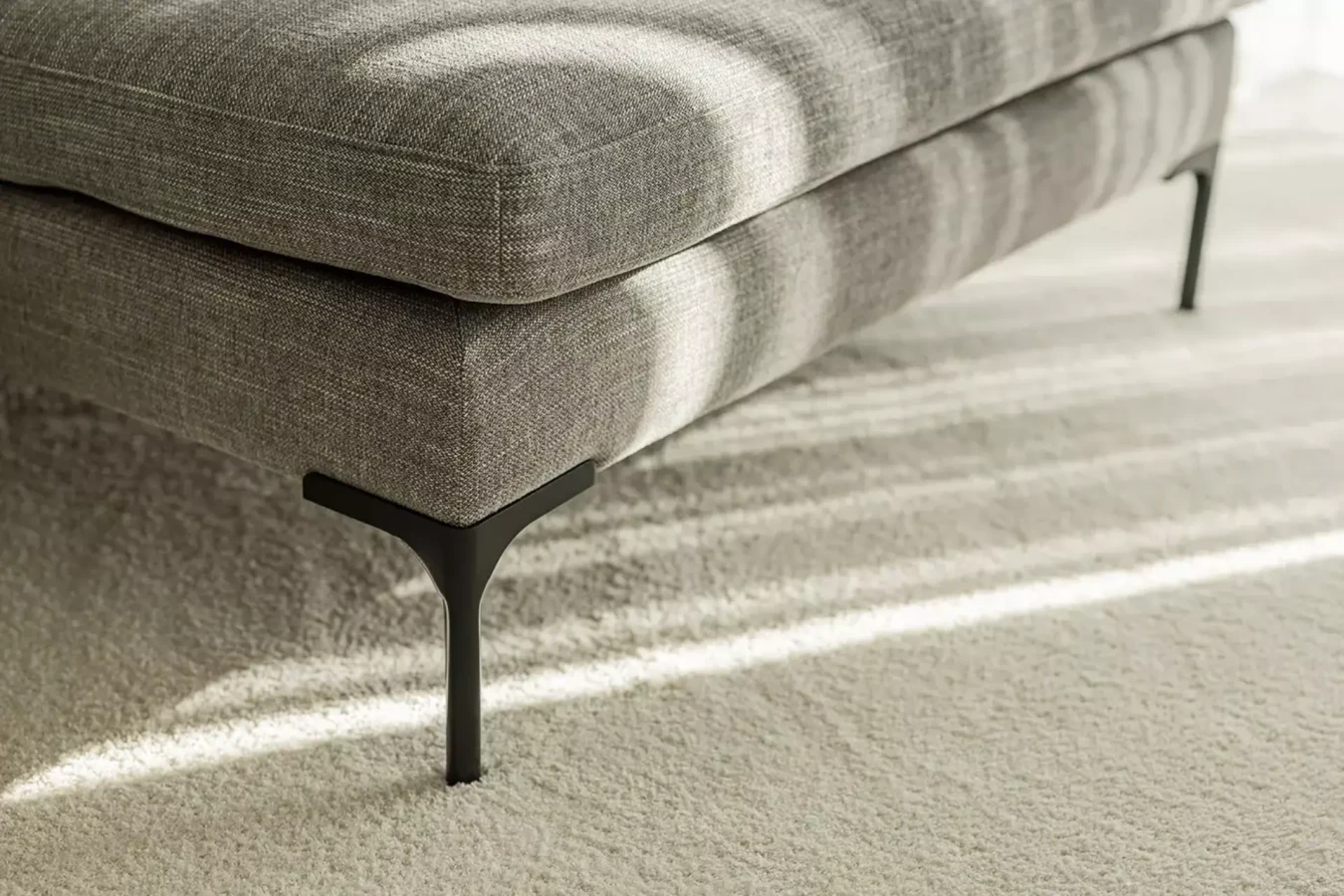 ELTON_interior_set3_nori_3_grey-beige_02_domatoria_katowice_sofa_sits_elton.webp