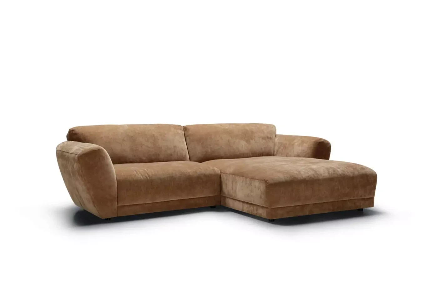 ASTA_set_wildflower_3_teddy_brown_2_domatoria_katowice_sofa_sits_asta.webp