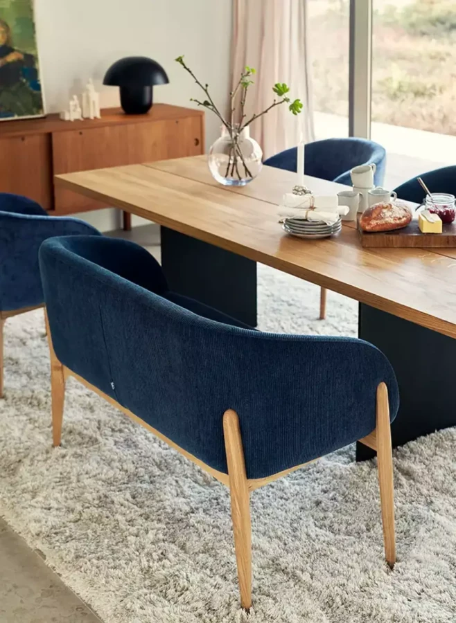 JENNY_BISTRO_interior_chair_elyot_11_dark_blue_sofa_moss_14_dark_blue_4_domatoria_katowice_krzesło_sits_jennybistro.webp