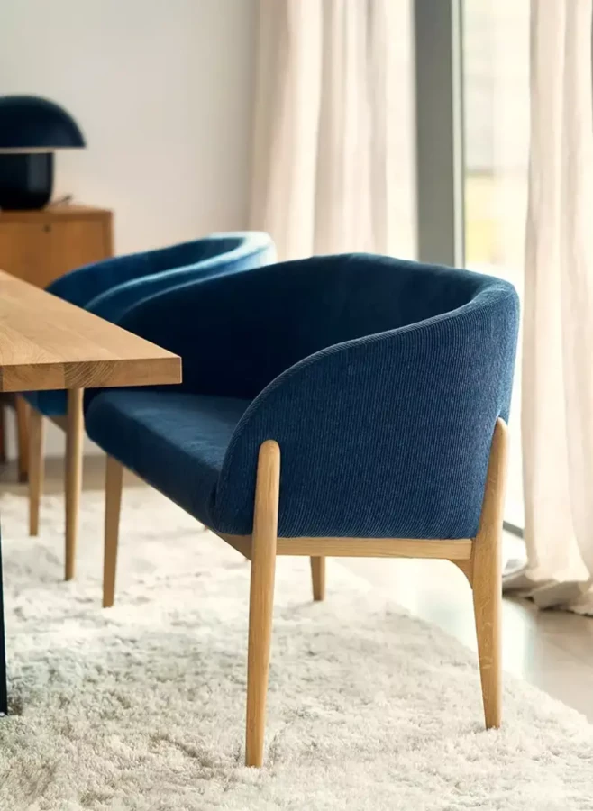 JENNY_BISTRO_interior_chair_elyot_11_dark_blue_sofa_moss_14_dark_blue_5_domatoria_katowice_krzesło_sits_jennybistro.webp