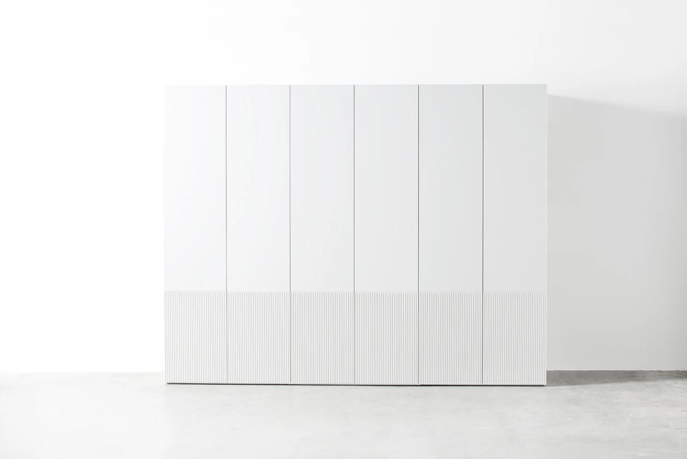 MIRIA_20_Drehtuerenschrank-103_T1.jpg