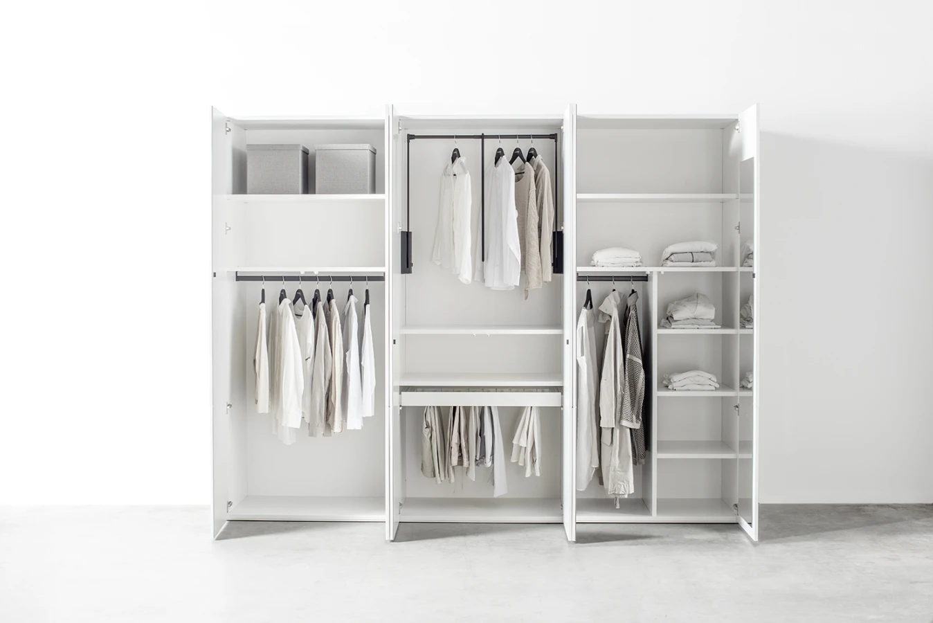 MIRIA_20_Drehtuerenschrank-103_T2.jpg