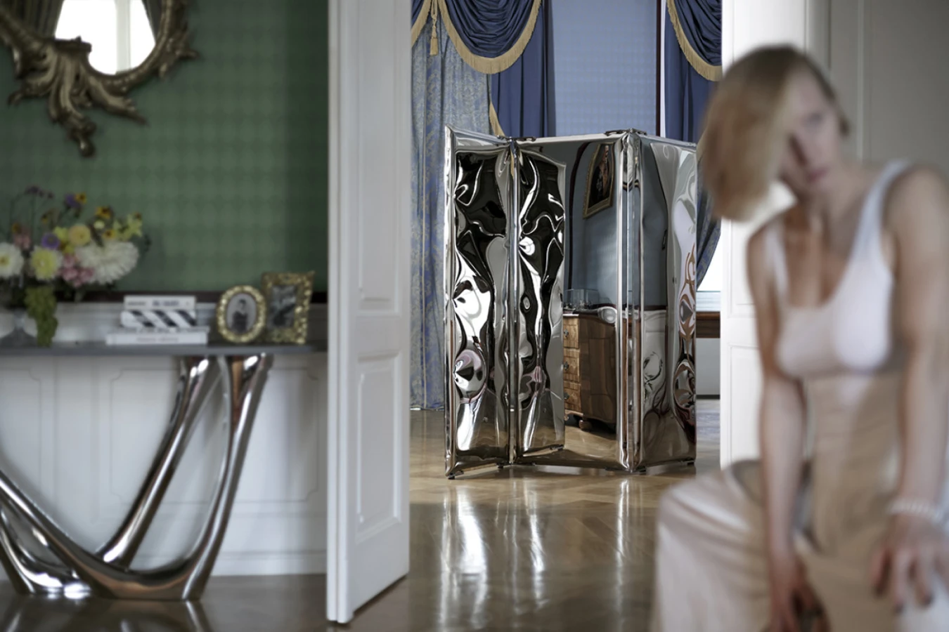 zieta_SONAR_Mirror_Inox_Zieta_Collection_fot_alicja_kielan_1___large_1400_933.jpg