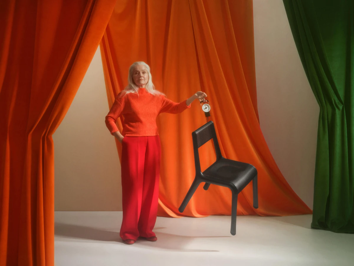 Zieta_ULTRALEGGERA_Chair_anodic_black_Zieta_Collection_photo_photo_Ernest_Wińczyk_1___xlarge_1920_1440.jpg