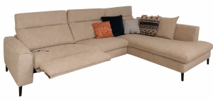 Sofa Rom1961 z elektrycznym zagłówkiem i podnóżkiem Fontane 