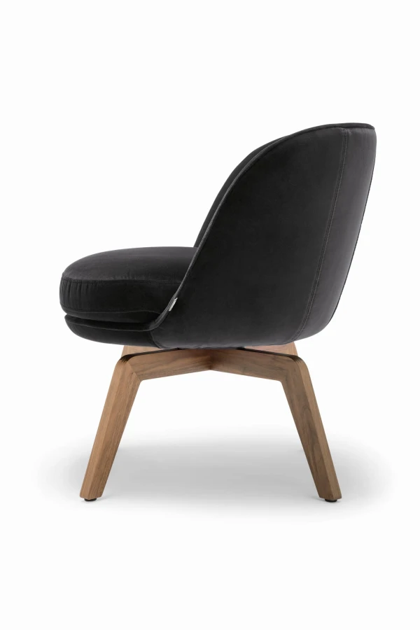 Fotel Rolf Benz 562 - podstawa z litego drewna orzechowego
