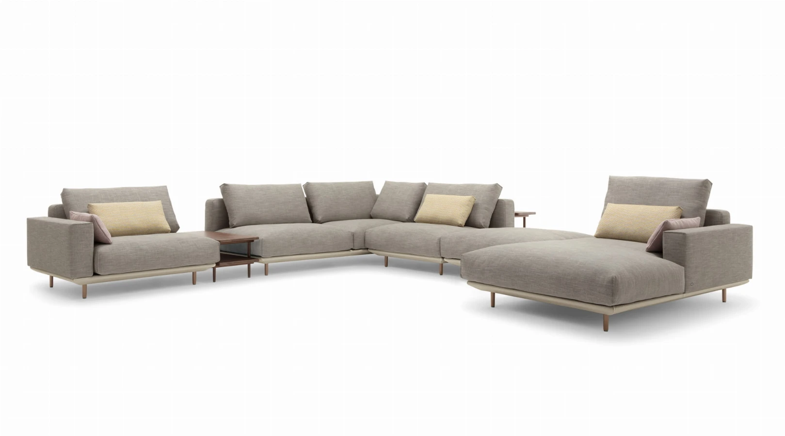 Sofa systemowa Rolf Benz VOLO w kompozycji ze stolikami RB 933