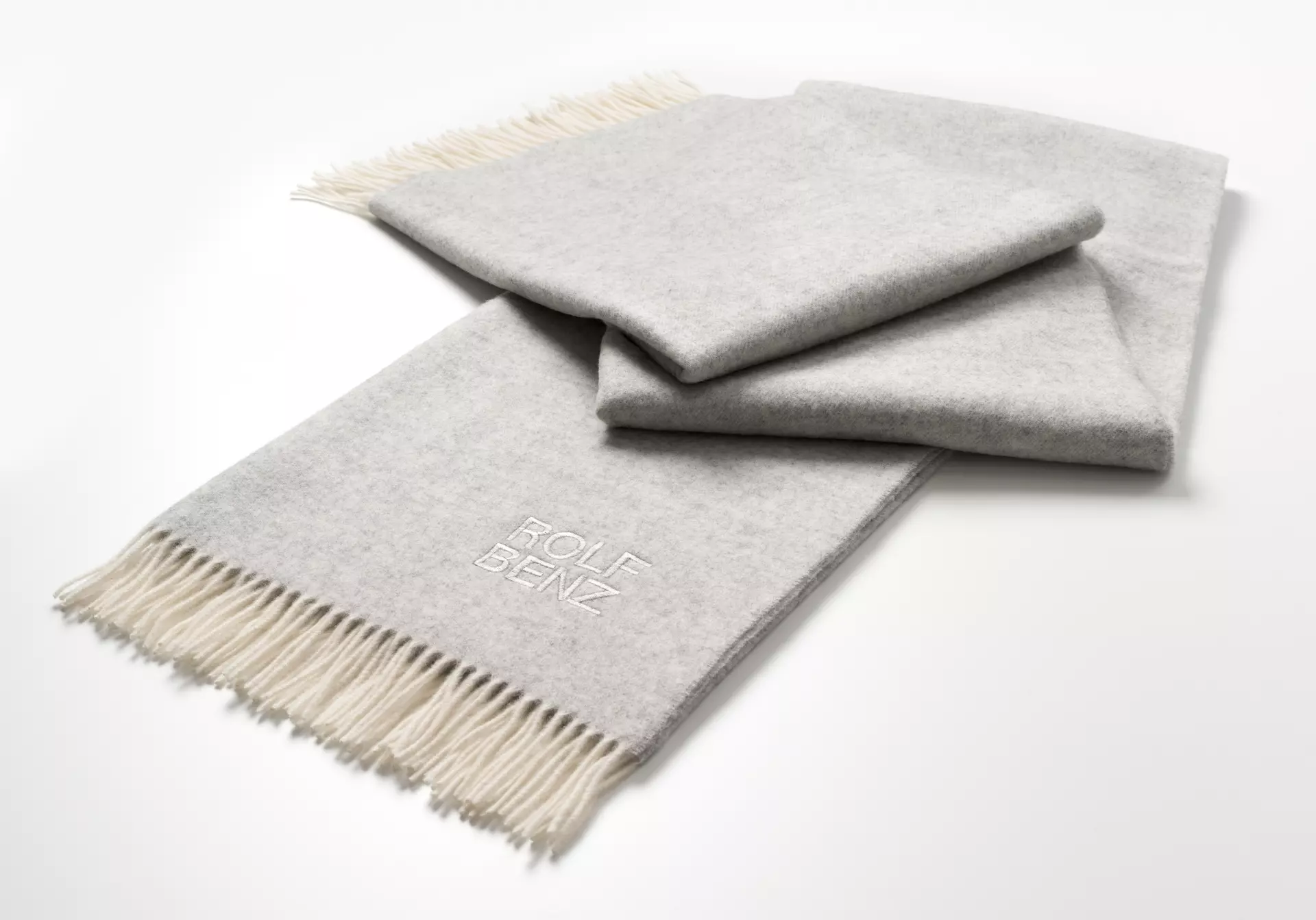 Rolf_Benz_pled_koc_narzuta_952_06_44silber_001 .webp