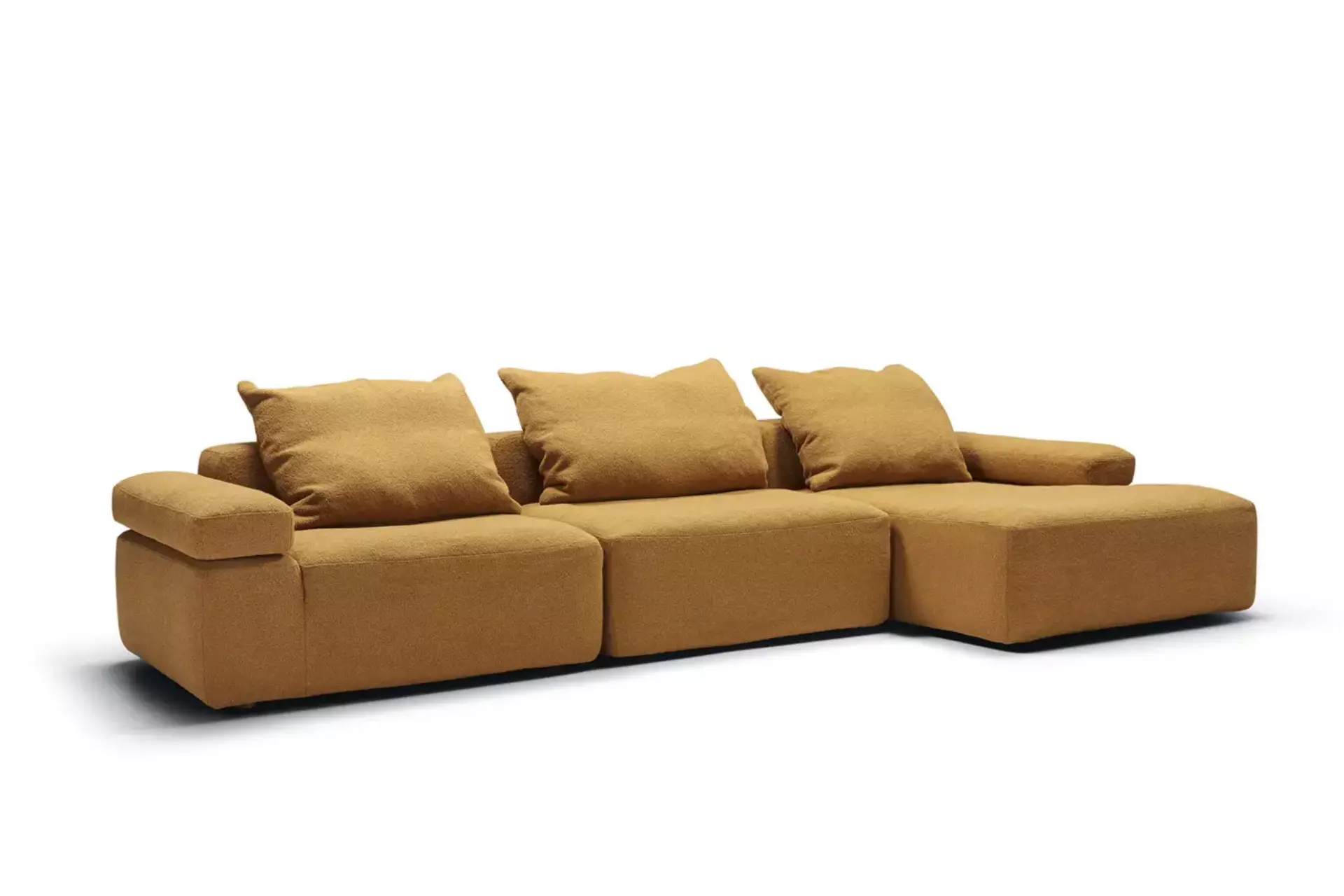 FLYNN_set_willow3_mustard_1_domatoria_katowice_sofa_sits_flynn.webp