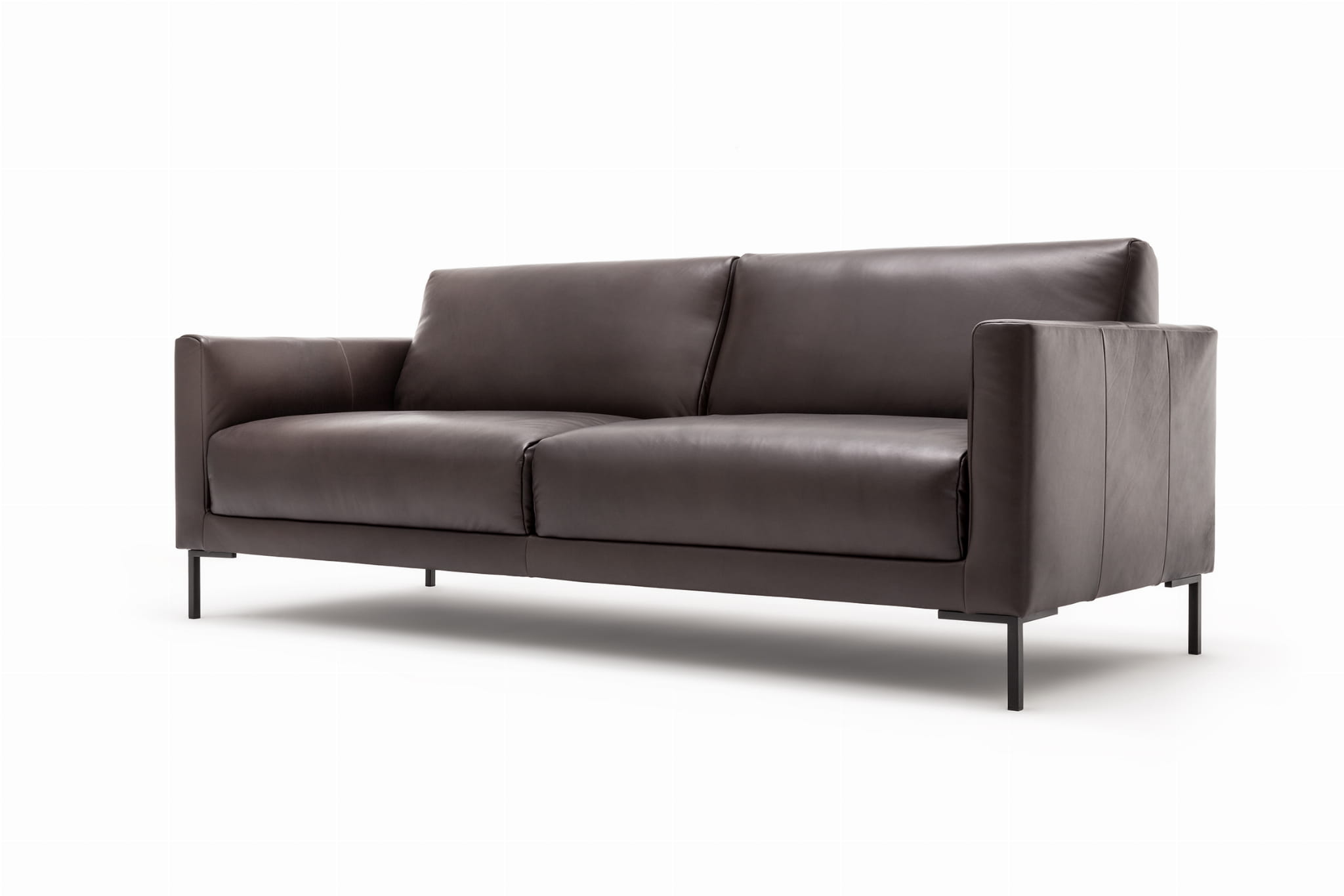Sofa freistil 141 Rolf Benz na nóżkach metalowych w skórze naturalnej